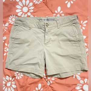Gap • Khaki Girlfriend 5” Shorts
